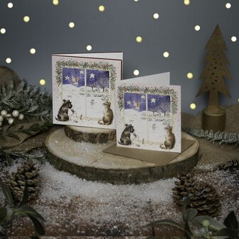 Wrendale-Kerstkaarten-enveloppen-8_stuks-JOY_TO_THE_WORLD-versierd-Kerstraam-hond-kat-konijn-sneeuwpop-XB044
