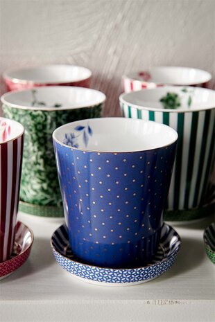 Pip-Studio-ROYAL-STRIPES-impressie-Blue-mug-and-tea-tip-blauw