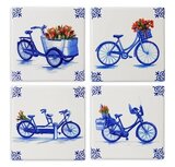 Heinen Delftsblauw porseleinen onderzetters s/4 verschillende Hollandse fietsen Heinen Delftsblauw porseleinen onderzetters s/4 verschillende Hollandse fietsen
