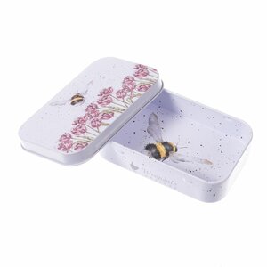 Wrendale Designs Mini Tin blikje rechthoekig FLIGHT OF THE BUMBLEBEE met een Hommel boven Veldbloemen 